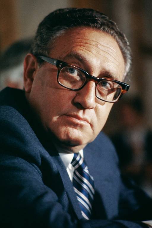 L'ancien secrétaire d'Etat américain Henry Kissinger donne une conférence de presse pour le lancement de son livre, à l'hôtel Crillon à Paris, le 16 octobre 1979 ( AFP / Gabriel DUVAL )