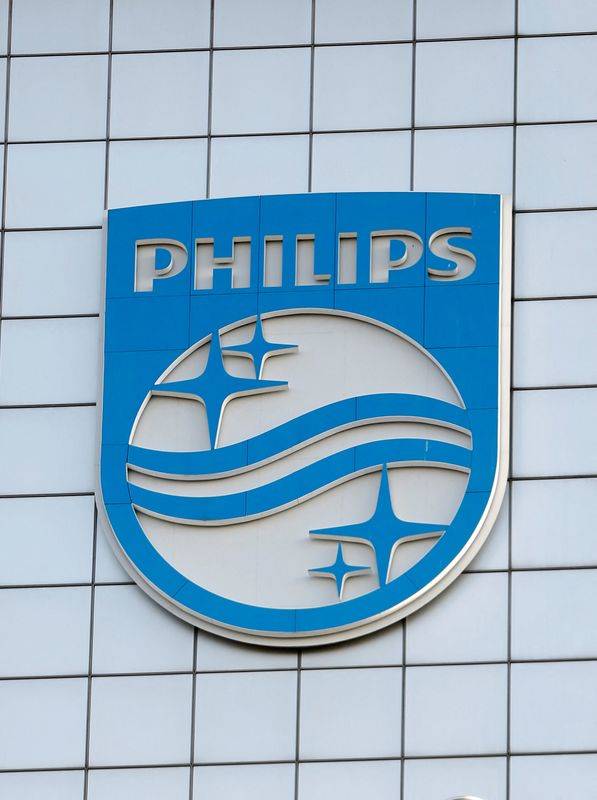 Le logo de Philips sur le siège de l'entreprise à Amsterdam