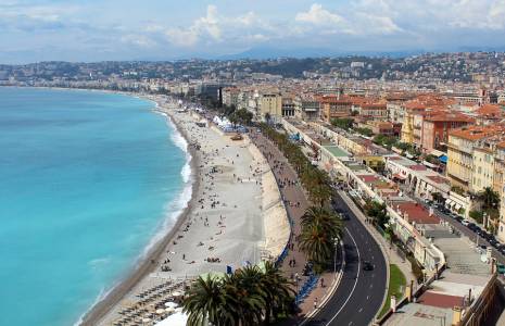 Les quartiers offrant une vue imprenable sur la Méditerranée et ceux bordant la Promenade des Anglais sont évidemment les plus chers. (illustration) (Pixabay / Prosag-Media)
