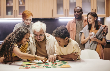 Jeux de sociétés pour soirées cocooning en famille réussies !