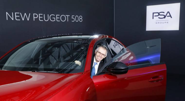 Carlos Tavares, président du directoire du Groupe PSA au volant de la nouvelle Peugeot 508 GT. (© Groupe PSA)