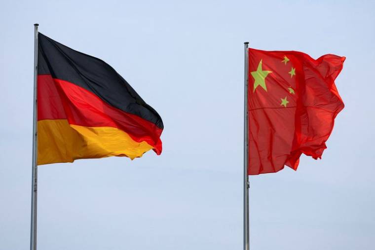 Les drapeaux de l'Allemagne et de la Chine