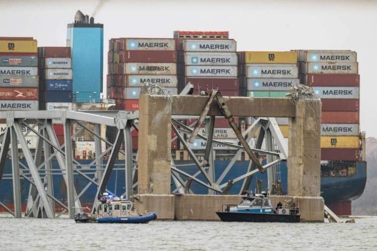 Le pont Francis Scott Key effondré après avoir été percuté par le porte-conteneurs Dali, le 27 mars 2024 à Baltimore, dans le Maryland ( AFP / Jim WATSON )