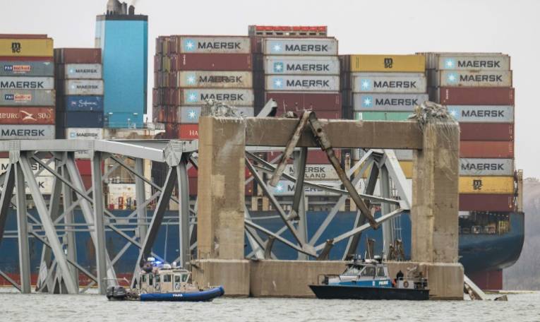 Le pont Francis Scott Key effondré après avoir été percuté par le porte-conteneurs Dali, le 27 mars 2024 à Baltimore, dans le Maryland ( AFP / Jim WATSON )