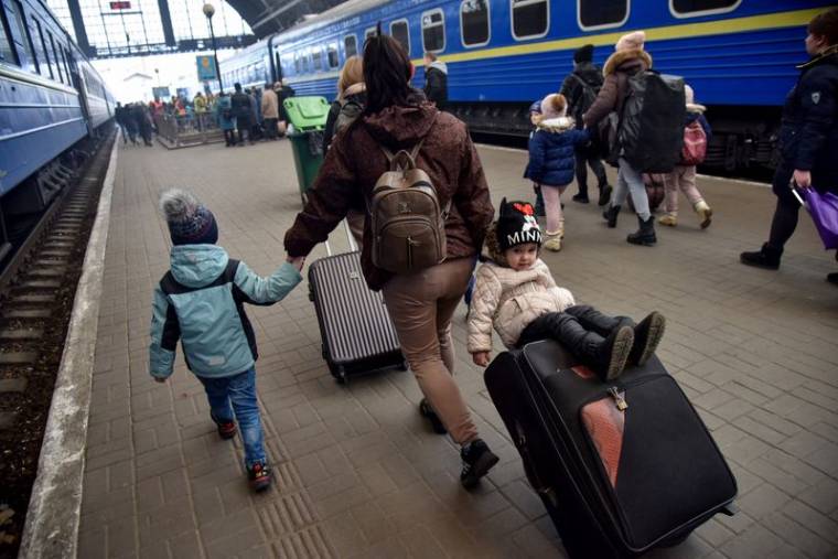 UKRAINE: MOSCOU PROMET DES COULOIRS HUMANITAIRES, NOUVELLES SANCTIONS EUROPÉENNES
