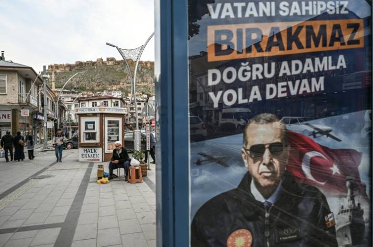 Le président sortant Recep Tayyip Erdogan a obtenu 80% des suffrages dans la petite ville de Bayburt en Anatolie orientale, contre 49,5% au niveau national. Bayburt, 23 mai 2023 ( AFP / OZAN KOSE )