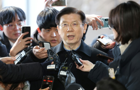 Le chef du Service de sécurité présidentiel sud-coréen, Park Chong-jun, répond aux questions des journalistes à son arrivée au siège du Bureau national d'enquêtes à Séoul, le 10 janvier 2025 ( YONHAP / - )