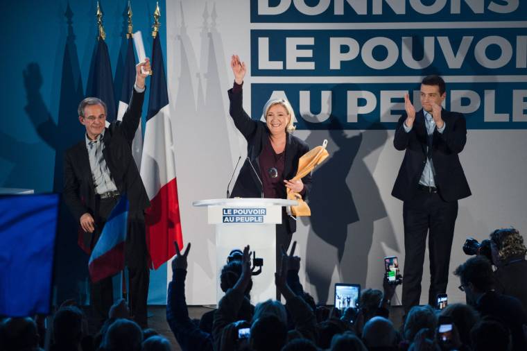 Thierry Mariani, Marine Le Pen, et Jordan Bardella, en 2019 ( AFP / CLEMENT MAHOUDEAU )