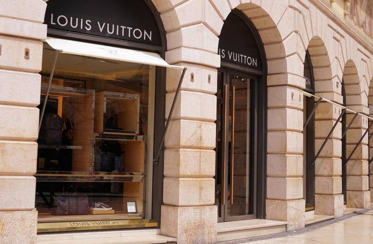 Louis Vuitton a pu compter sur Tahar Rahim pour exposer sa nouvelle montre, le modèle Escale. (illustration) (Pixabay / webandi)