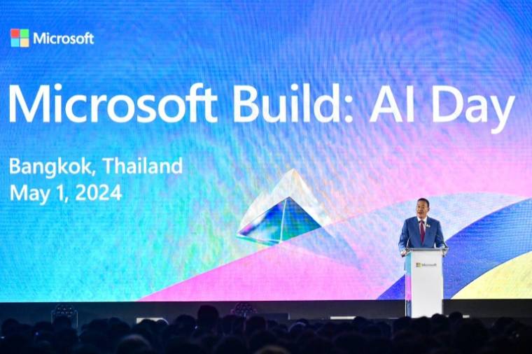 Le Premier ministre thaïlandais Srettha Thavisin (d) lors de l'événement "Microsoft Build AI Day" à Bangkok, le 1er mai 2024 ( Gouvernement royal thailandais / Handout )
