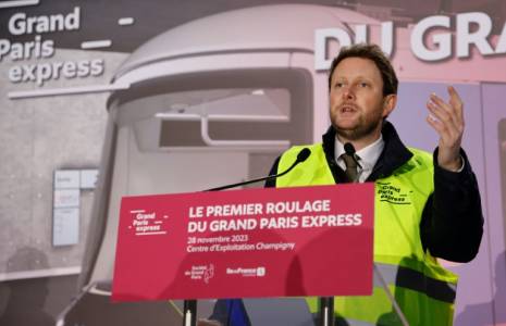 Le secrétaire d'Etat aux Transports Clément Beaune du premier roulage du métro du Grand Paris Express, le 28 novembre 2023 à la gare de Champigny-sur-Marne, près de Paris ( AFP / Ludovic MARIN )