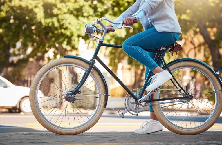 Opter pour un vélo de seconde main permet de faire des économies. ( crédit photo : Getty Images )