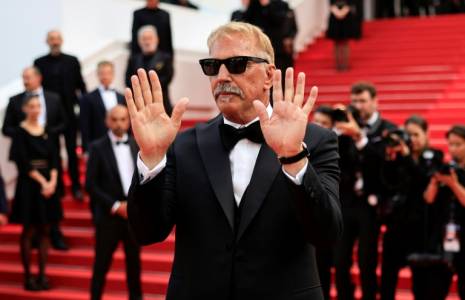L'acteur-réalisateur américain Kevin Costner arrive pour la projection du film "Horizon: An American Saga", le 19 mai 2024 à Cannes  ( AFP / Valery HACHE )