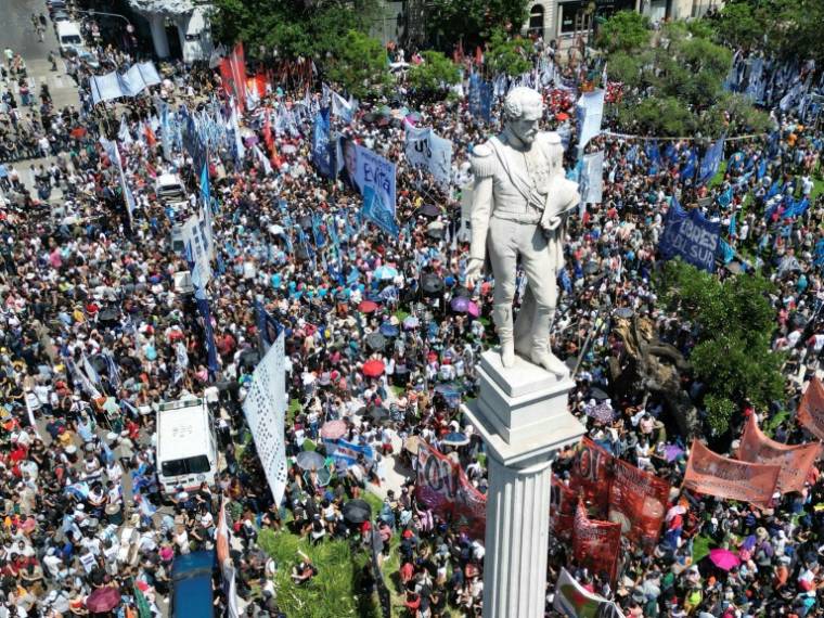 In this aerial photo, union members protest against an emergency decree issued by President Javier Miley during a demonstration of the Argentine Trade Union (CGT) at Plaza Laval in Buenos Aires on December 27, 2023. (AFP / Luis ROBAYO)