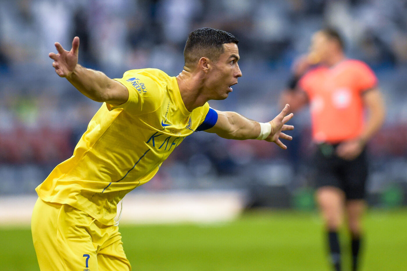 Cristiano Ronaldo’s Obscene Gesture in Response to Pro-Messi Chants Sparks Controversy