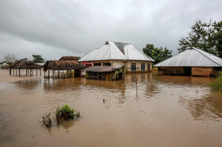Des maisons sous l'eau dans une région sévèrement frappée par des inondations après des pluies torrentielles dans le village de Mohoro, en Tanzanie, le 17 avril 2024  ( AFP / - )
