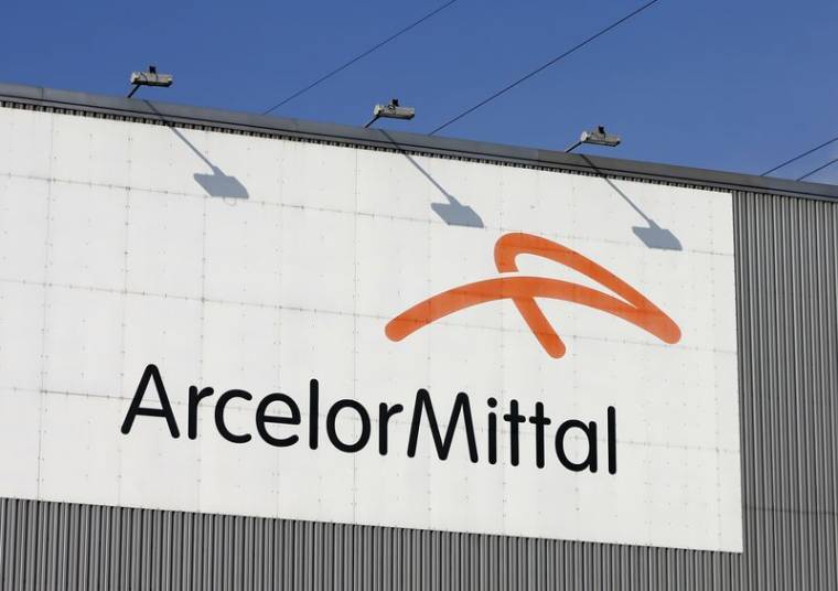 Le logo de l'aciérie ArcelorMittal est photographié à Seraing