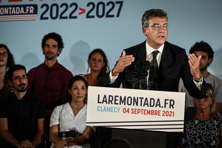 Arnaud Montebourg, le 4 septembre 2021 à Clamecy (Nièvre). ( AFP / JEAN-PHILIPPE KSIAZEK )