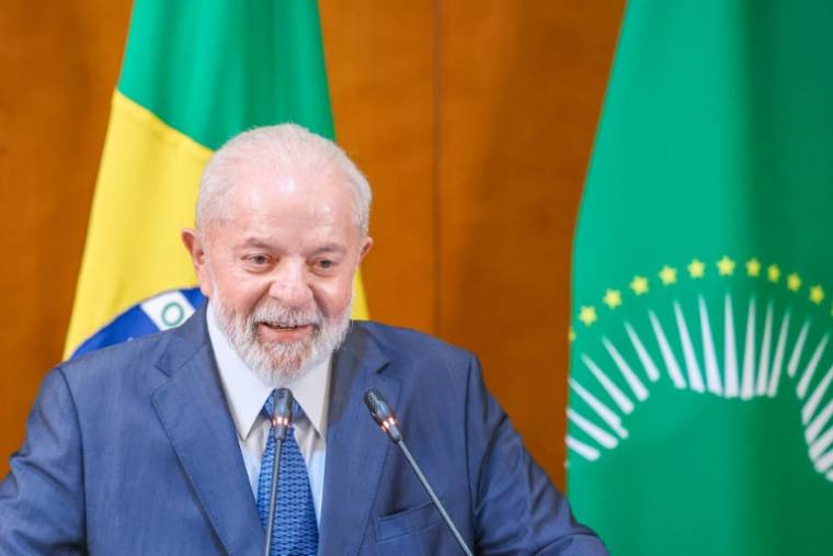 Photo fournie par la présidence brésilienne montrant le chef de l'Etat brésilien Luiz Inacio Lula da Silva pendant une conférence de presse à Addis Abeba, le 18 février 2024 en Ethiopie ( Brazilian Presidency / Ricardo STUCKERT )
