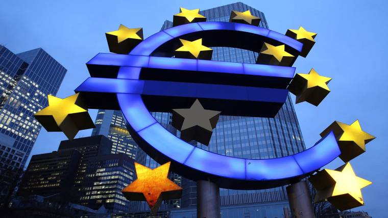 Symbole de l'euro devant la Banque Centrale Européenne à Francfort