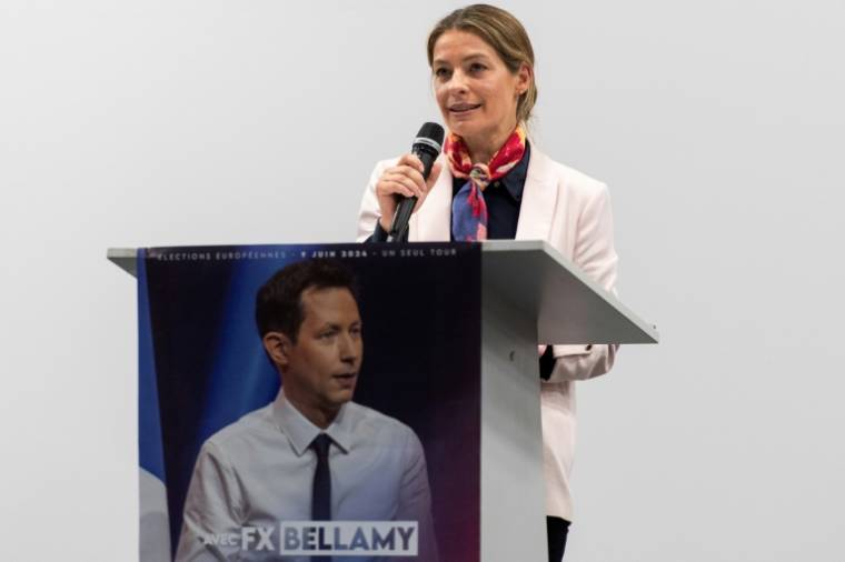 La candidate LR Céline Imart en campagne pour les élections européennes à Toulouse le 26 avril 2024 ( AFP / Matthieu RONDEL )