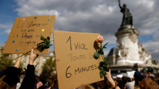 Manifestation de soutien aux victimes de viol, dont Gisèle Pelicot, place de la République à Paris, le 14 septembre 2024 ( AFP / Ian LANGSDON )