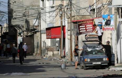 Des Palestiniens quittent Rafah, dans le sud de la bande de Gaza, le 10 mai 2024 ( AFP / - )