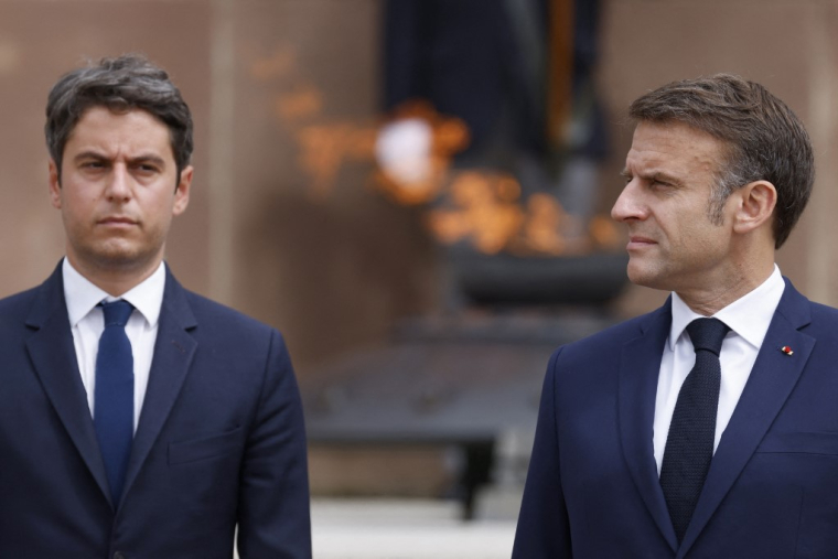 Emmanuel Macron et Gabriel Attal, le 18 juin 2024, à Suresnes ( POOL / LUDOVIC MARIN )