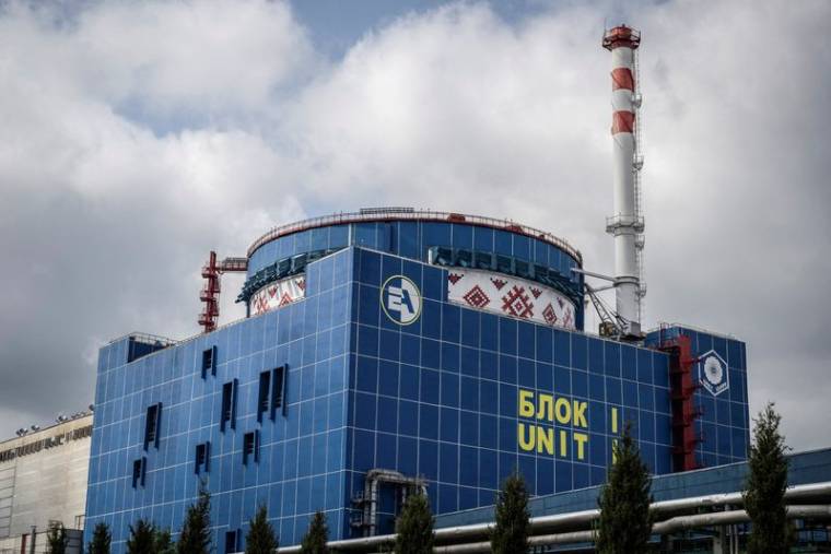 Vue générale de la centrale nucléaire de Khmelnytskyi, près de la ville de Netishyn