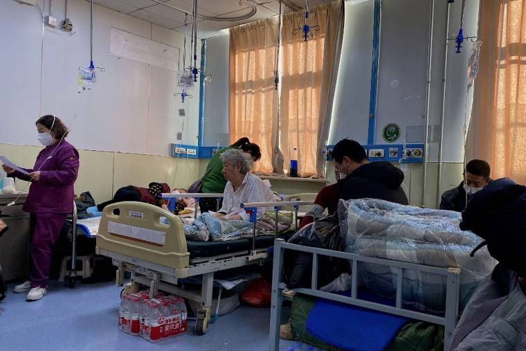 Des malades du Covid-19 à l'hôpital Gongren de Tangshan, dans le nord-est de la Chine, le 30 décembre. ( AFP / NOEL CELIS )