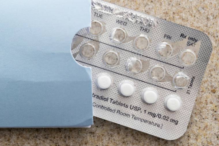 Des pilules contraceptives posées sur un comptoir à Centreville (Maryland), aux Etats-Unis, le 6 juillet 2022 ( AFP / Jim WATSON )