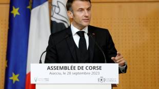 Le président Emmanuel Macron s'adresse aux membres de l'assemblée de Corse, le 28 septembre 2023 à Ajaccio ( POOL / Pascal Pochard-Casabianca )