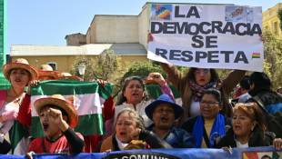 Des partisans du président Luis Arce rassemblés à La Paz, le 27 juin 2024 en Bolivie ( AFP / AIZAR RALDES )
