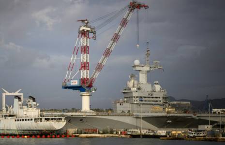 Le porte-avions Charles-de-Gaulle à Toulon le 19 octobre 2023 ( AFP / LOIC VENANCE )
