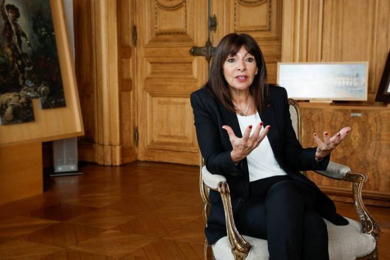 Anne Hidalgo, maire de Paris, participe à une interview à Paris