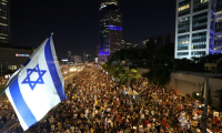 Des milliers d'Israéliens manifestent à Tel-Aviv contre le gouvernement de Benjamin Netanyahu et pour appeler à la libération des otages israéliens retenus dans la bande de Gaza, le 2 septembre 2024 ( AFP / Jack GUEZ )