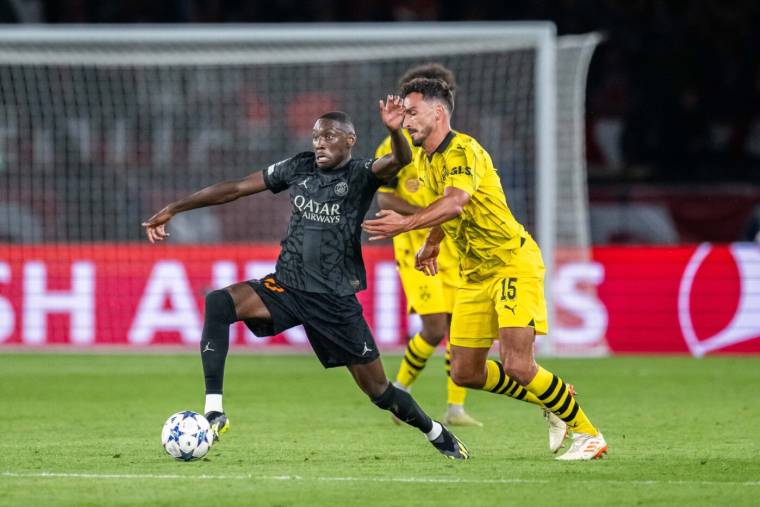 Mats Hummels frustré par l’arbitrage lors de PSG-Dortmund