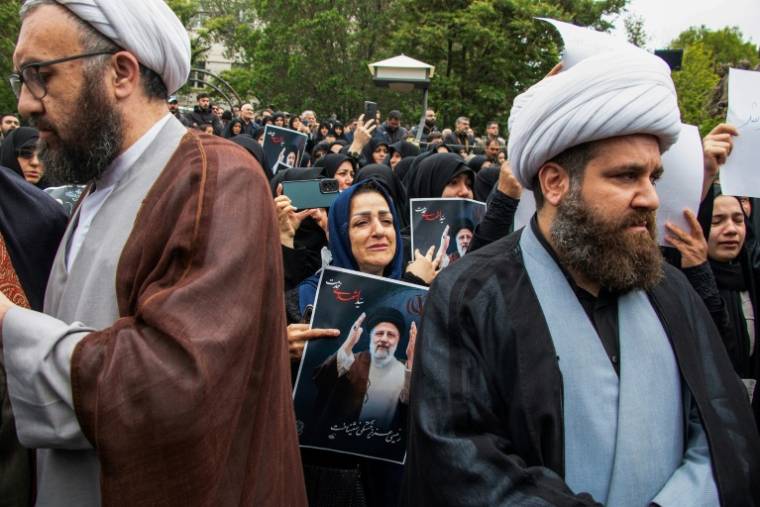 Des Iraniens assistent aux funérailles du président Ebrahim Raïssi à Tabriz, le 21 mai 2024 ( FARS NEWS AGENCY / AZIN HAGHIGHI )