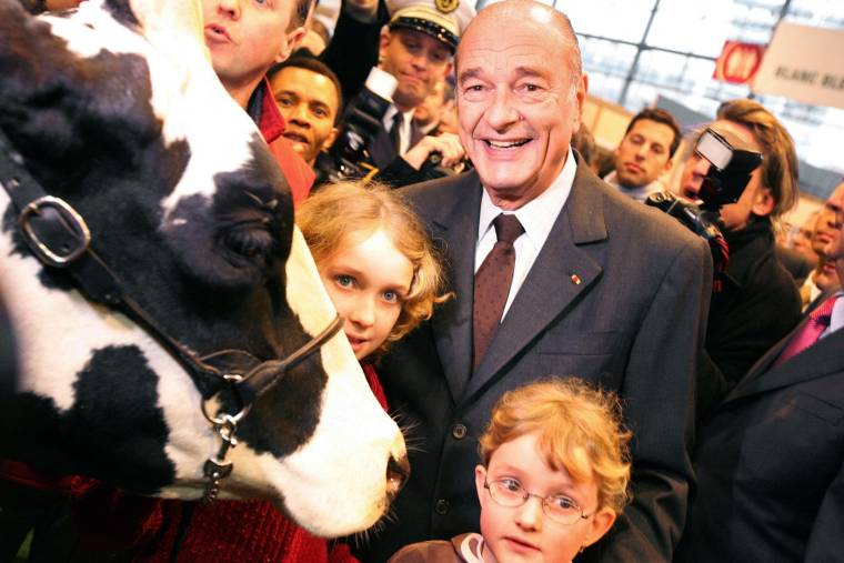 Jacques Chirac au Salon de l'Agriculture le 25 février 2006. ( AFP / OLIVIER LABAN-MATTEI )
