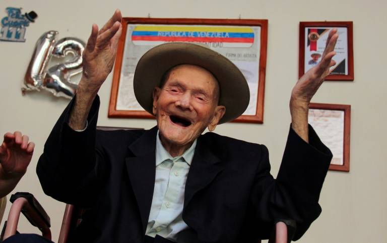 Juan Vicente Pérez Mora, alors âgé de 112 ans, chez lui à San Jose de Bolivar, au Venezuela, le 24 janvier 2022 ( AFP / Jhonny PARRA )