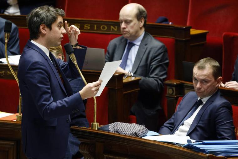Gabriel Attal et Olivier Dussopt, à l'Assemblée nationale, le 16 février 2023 ( AFP / Ludovic MARIN )