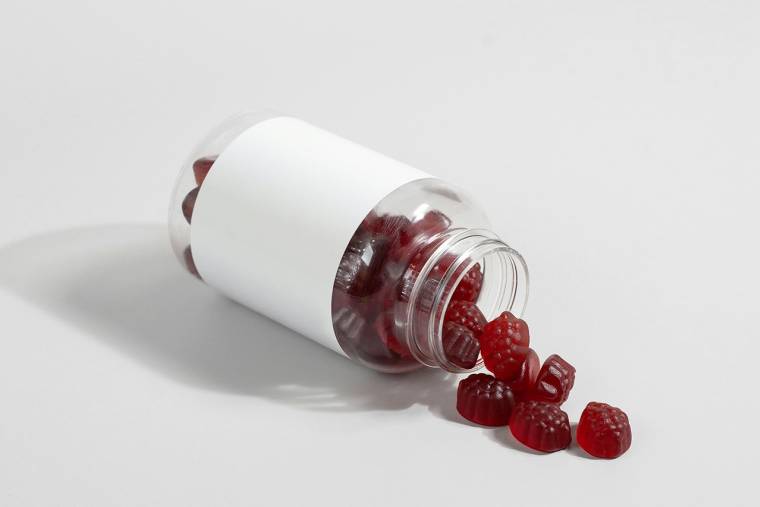 (Unsplash : Pot de Gummies ou compléments alimentaires gélifiés à base de fruits rouges)