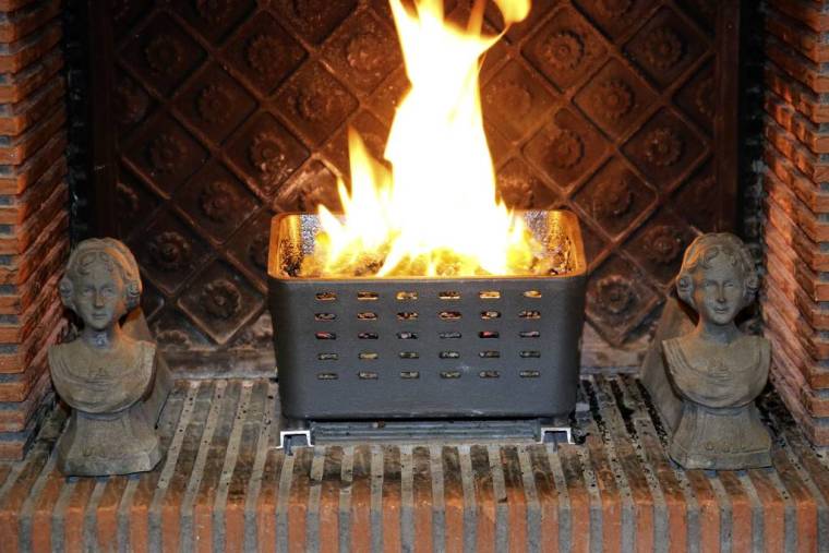 Le confort des granulés de bois dans votre cheminée - BFC Confort