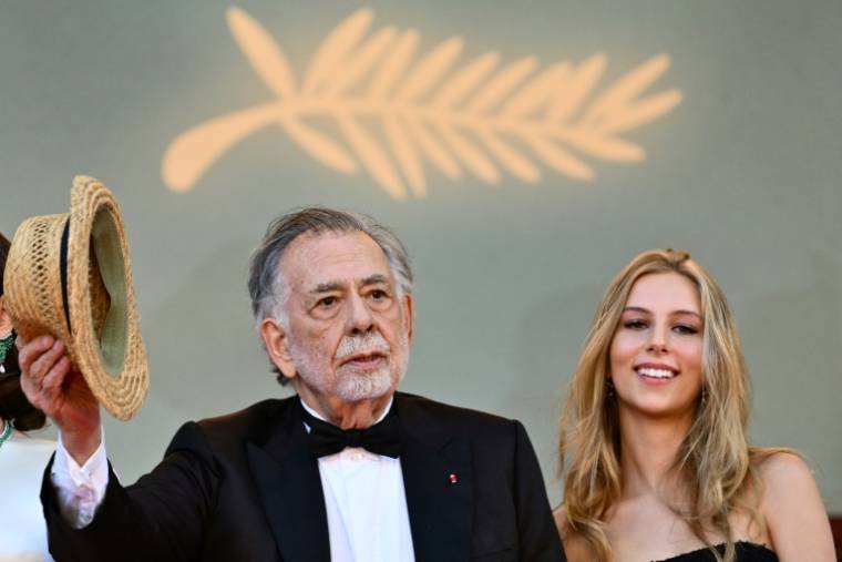 Francis Ford Coppola, à gauche, avec sa petite fille Romy Mars, à droite, le 16 mai 2024, à Cannes, dans les Alpes-Maritimes ( AFP / CHRISTOPHE SIMON )