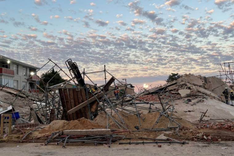 Le site de l'effondrement d'un immeuble en construction à George, le 7 mai 2024 en Afrique du Sud ( AFP / Willie van Tonder )