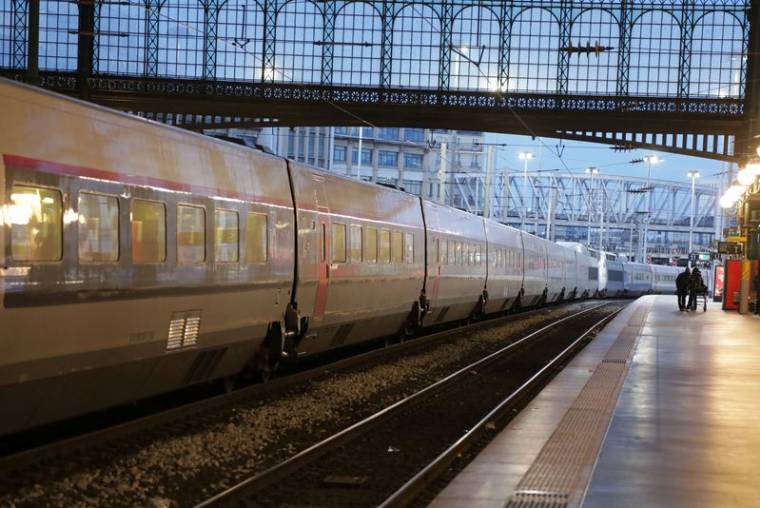 LA SNCF PRESSE LES USAGERS DE NE PAS VOYAGER MARDI