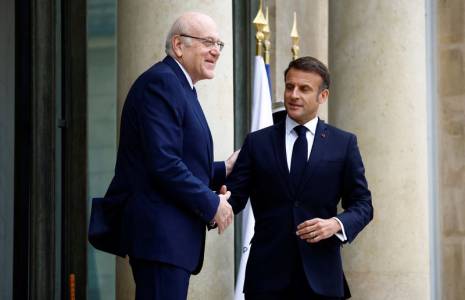 Emmanuel Macron accueille le Premier ministre par intérim du Liban Najib Mikati