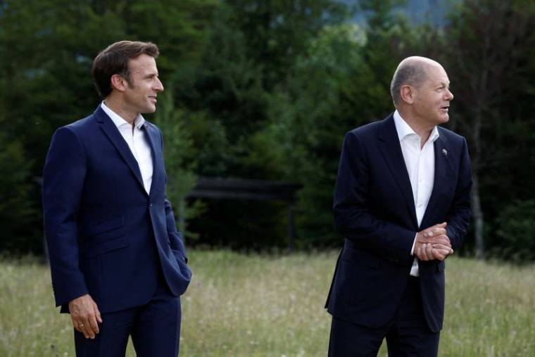 Le président français Emmanuel Macron et le chancelier allemand Olaf Scholz lors d'un sommet du G7