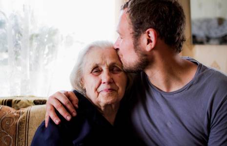 L’ASPA est destinée à augmenter les ressources des personnes âgées d’au moins 65 ans. ( crédit photo : Yuliya L/Shutterstock / Yuliya L )