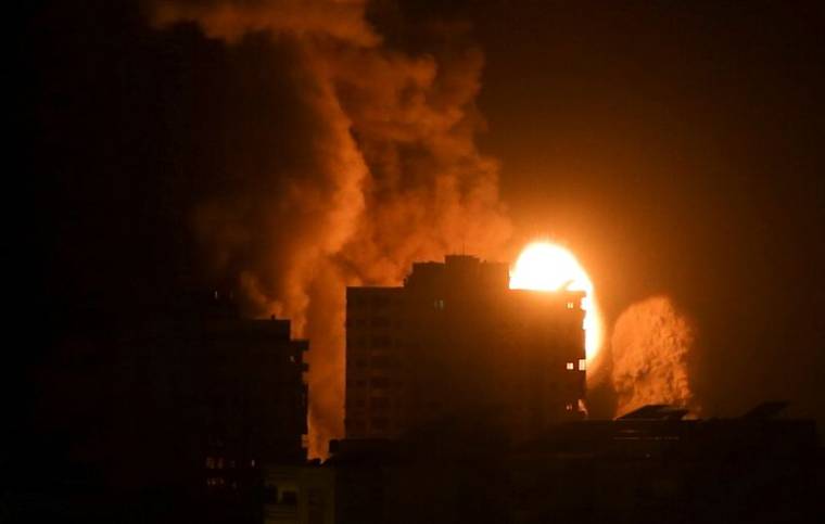 DES FRAPPES ISRAÉLIENNES TUENT 42 PALESTINIENS, NOUVEAUX TIRS DE ROQUETTES DEPUIS GAZA